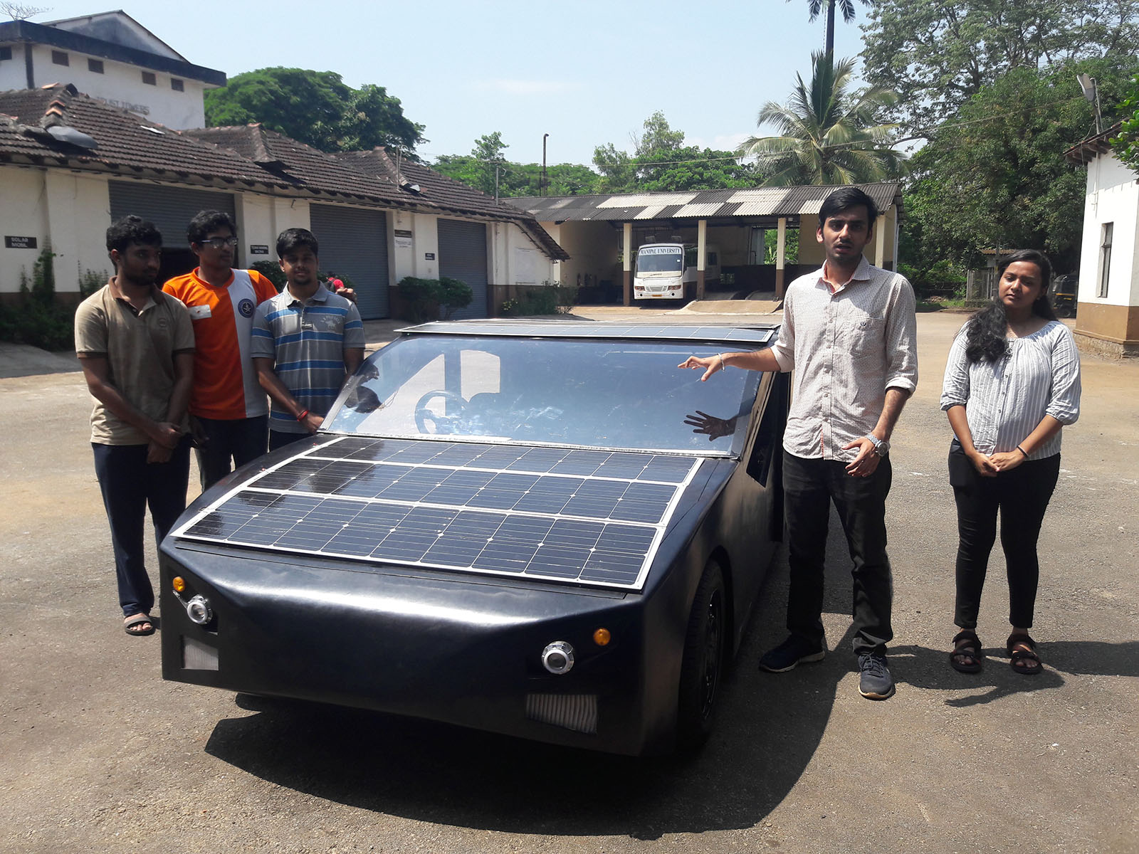 ಎಂಐಟಿ ವಿದ್ಯಾರ್ಥಿಗಳಿಂದ ಸೌರಶಕ್ತಿ ಚಾಲಿತ ಕಾರು